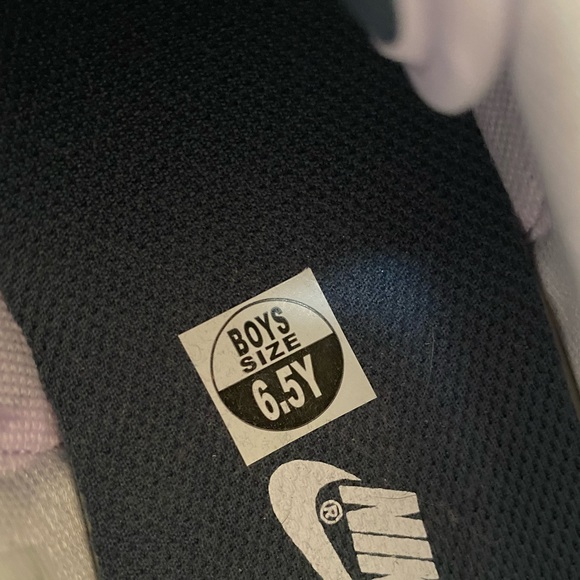 New Nike low dunks never worn, Size - Men’s 6.5 Women’s 8 - Picture 5 of 6